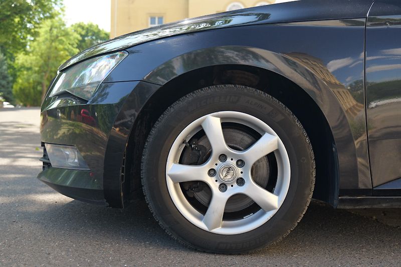 Škoda Superb 1.4 TSI Smartlink DAB PDC - fotka 9 z 28