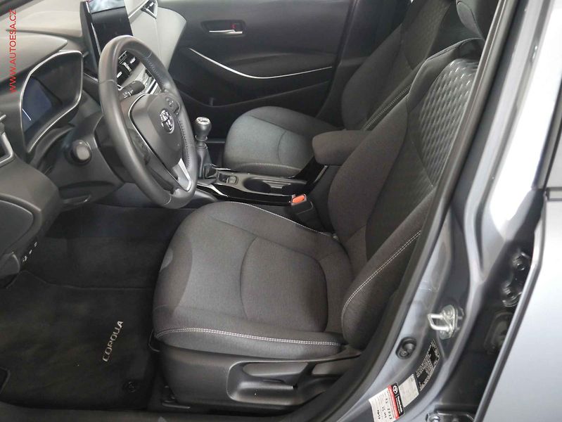 Toyota Corolla (2024) 1.5, 2.maj,ČR, AC, park. - fotka 9 z 20