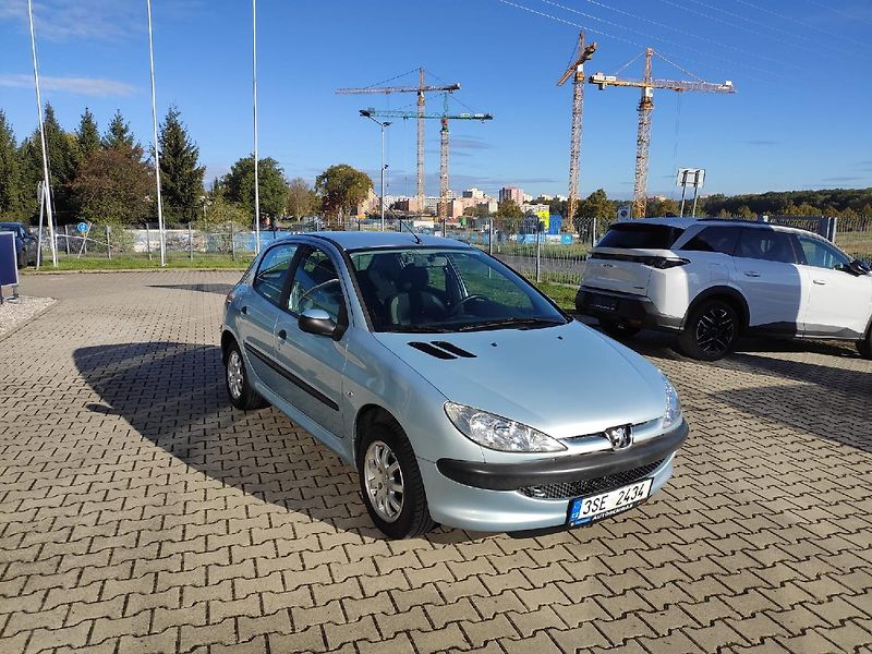Peugeot 206 (2007) 1.4i 75k MAN5  - fotka 9 z 21