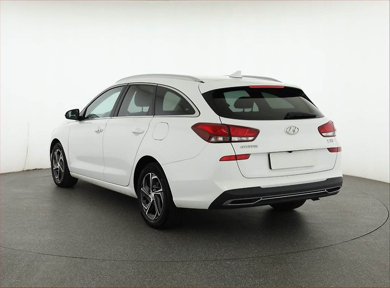Hyundai i30 (2023) 1.0 T-GDI, Automat, Serv.kniha - fotka 4 z 17