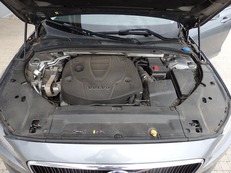 Volvo V90 2.0 D5 AWD NAVIGACE - fotka 13 z 17