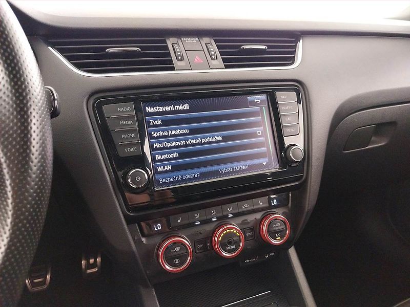 Škoda Octavia (2015) RS 2.0 TDI, Automat - fotka 12 z 23