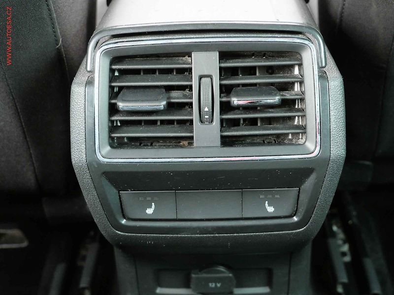 Škoda Karoq (2020) 2.0 TDi, ČR, Style, LED, navi - fotka 25 z 26