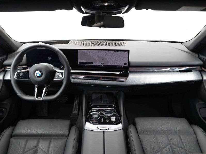 BMW Řada 5 540d xDrive Touring - fotka 13 z 22