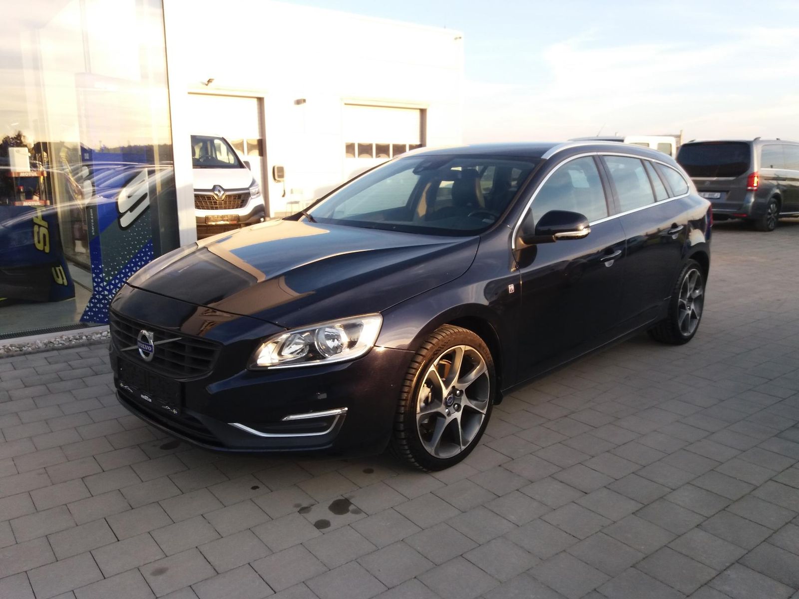 Volvo V60 2.0D,110kW,NAVI.KŮŽE,!!
