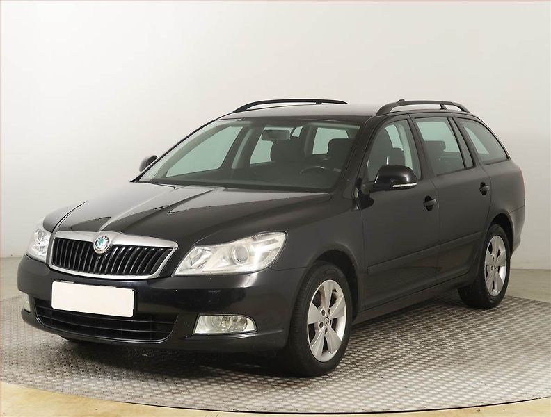 Škoda Octavia (2012) 1.6 TDI, Tempomat - fotka 2 z 17