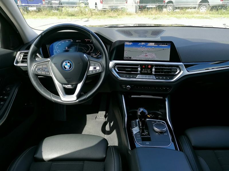 BMW Řada 3 (2022) REZERVACE! 320e PHEV - fotka 8 z 42