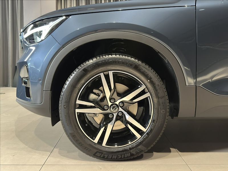 Volvo XC40 (2026) 2,0 B4  Plus - fotka 7 z 29