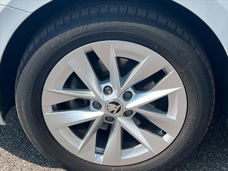 Škoda Octavia 2,0 TDi 110 kW STYLE  IV. - fotka 28 z 29