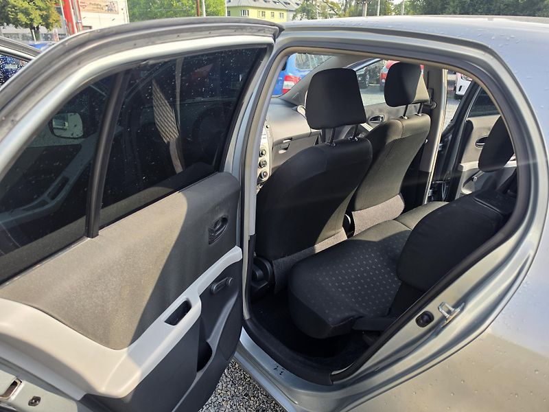 Toyota Yaris 1.0 VVTi klimatizace  - fotka 9 z 20