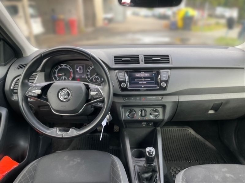 Škoda Fabia 1,0 TSI 70 Ambition - fotka 9 z 11