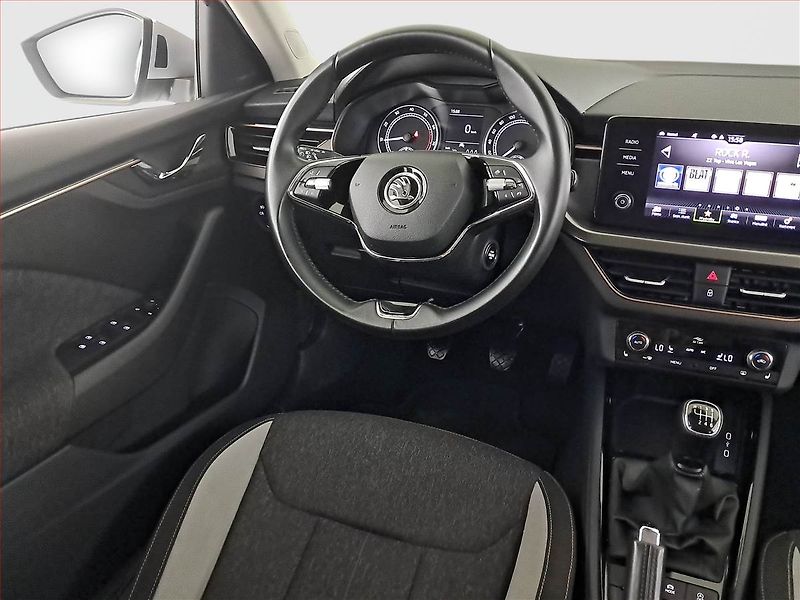 Škoda Scala (2023) Style 1.0 TSI, Serv.kniha - fotka 7 z 17