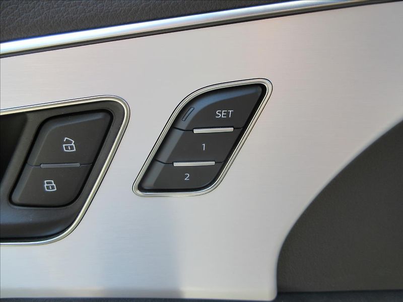 Audi Q7 3,0 TDi 210Kw, S-Line, 1.maj. - fotka 23 z 35