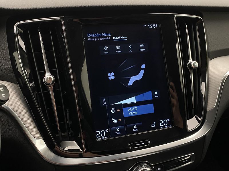 Volvo V60 D4 INSCRIPTION AUT REZERVACE - fotka 40 z 47
