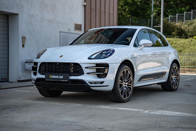 Porsche Macan (2018)  3.6 Turbo Performance & Black - fotka 2 z 21