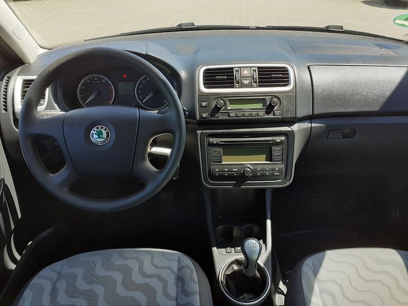 Škoda Fabia (2009) KOMBI 1.4 16V - fotka 7 z 30