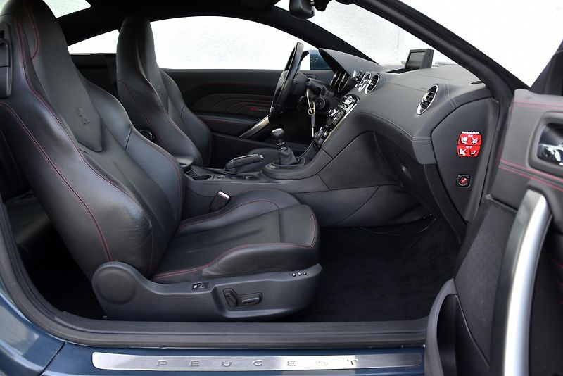 Peugeot RCZ 1.6 T GT-LINE RED CARBON, NAVI - fotka 33 z 47