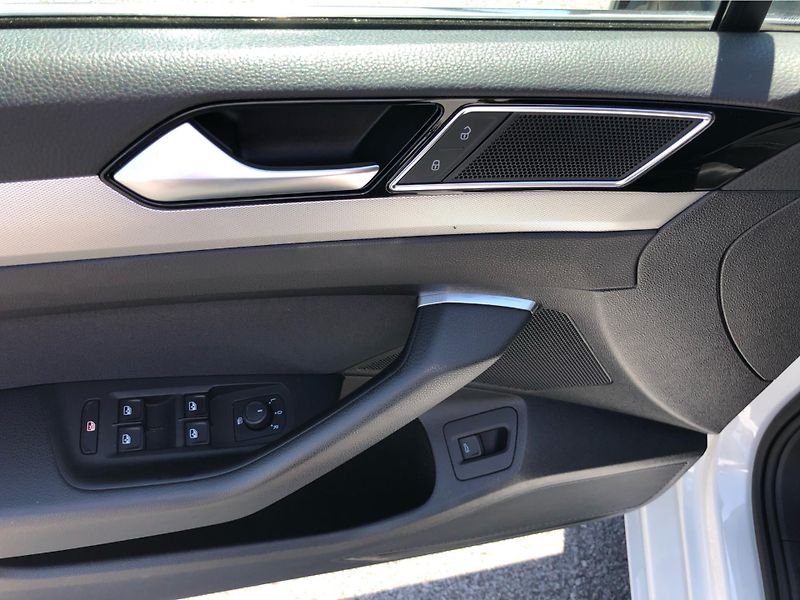 Volkswagen Passat Variant 2,0 TDI DSG - fotka 15 z 28