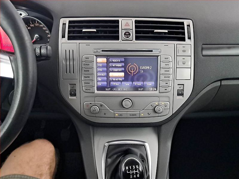Ford Kuga (2010) 2.0 TDCi - fotka 12 z 17