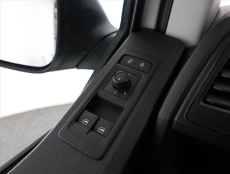 Volkswagen Transporter (2016) 2.0 TDI, Bus, 8Míst, ČR - fotka 11 z 13