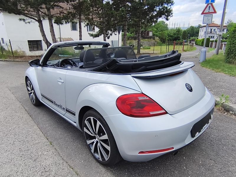 Volkswagen Beetle (2013) 1,2 TSI Cabrio Sport - fotka 27 z 35