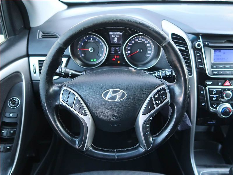Hyundai i30 (2015) 1.6 MPI, Serv.kniha, Tempomat - fotka 17 z 17