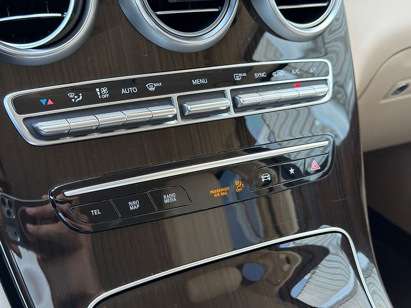 Mercedes-Benz GLC 220d 4MATIC - fotka 30 z 38