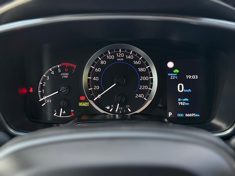 Toyota Corolla 1.8Hybrid 1.MAJITEL ČR DPH - fotka 8 z 29