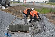 Stavba dálnice D1 mezi Říkovicemi a Přerovem je v plném proudu. V těchto dnech se pokládají asfaltové vrstvy na přeložce Tovačovské ulice.