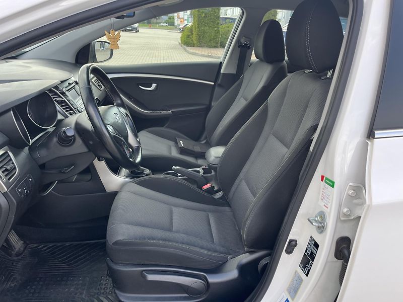Hyundai i30 (2014) 1.6 CRDi -81kW - fotka 10 z 14