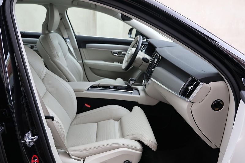 Volvo S90 (2017) D5 AWD Inscription - fotka 10 z 24