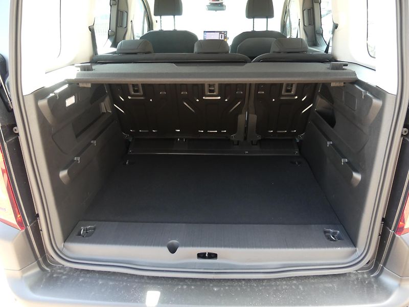 Citroën Berlingo (2026) PLUS Diesel 100k Manual - fotka 10 z 20