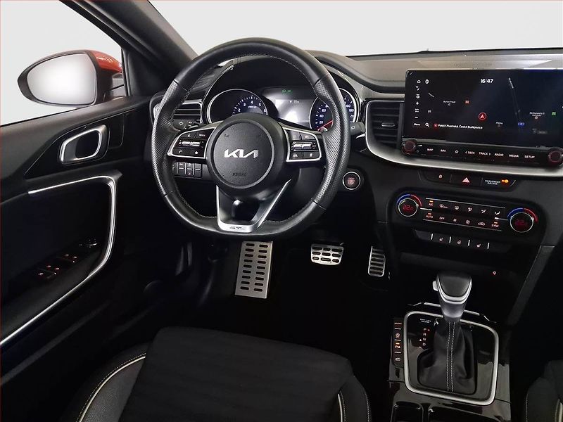 Kia Ceed (2023) 1.5 T-GDI - fotka 7 z 17