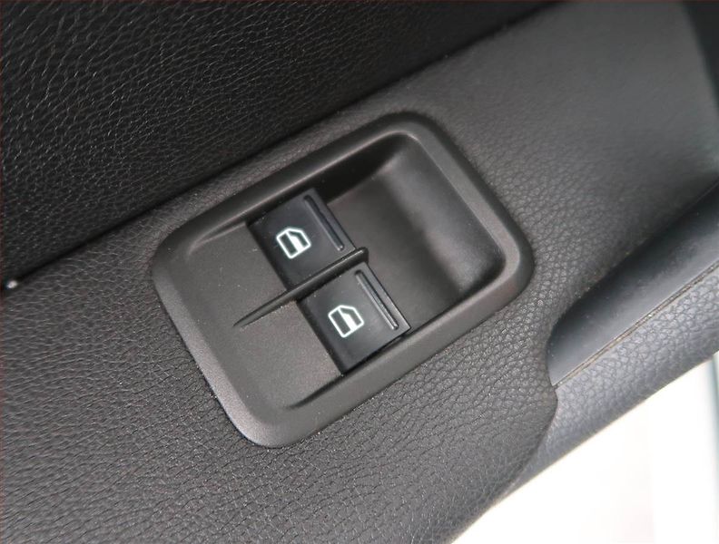 Škoda Yeti (2014) 2.0 TDI, 4X4, Park. senzory - fotka 15 z 16