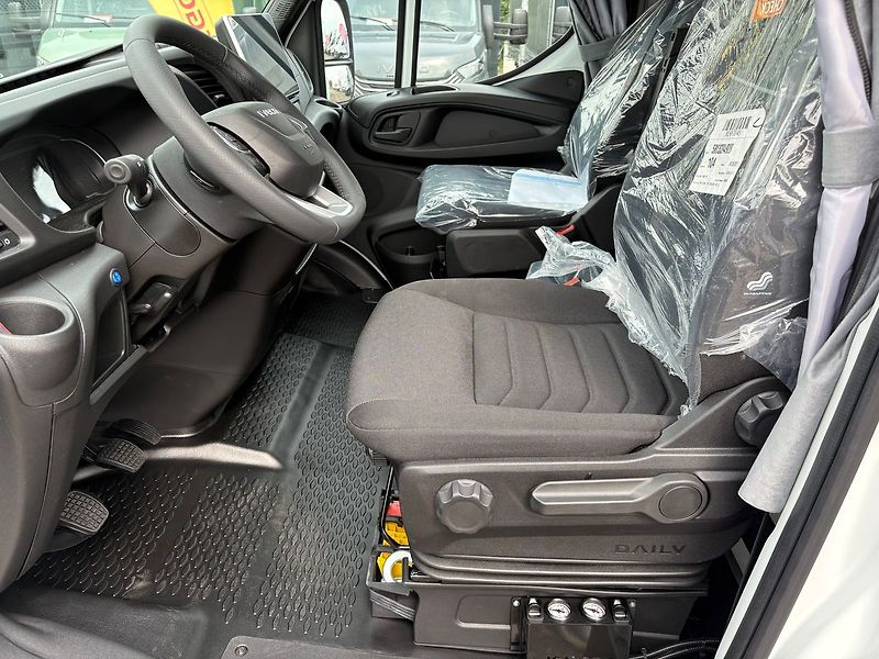 Iveco Daily (2026) 3.0 Průjezdná souprava 22EP - fotka 13 z 29