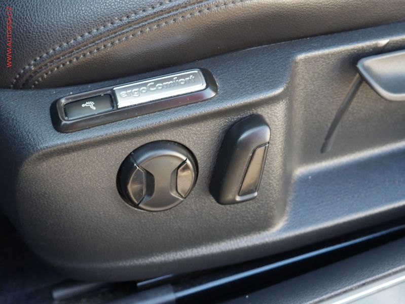Volkswagen Passat (2018) 2.0TDi, AT, navi, masáž - fotka 18 z 19