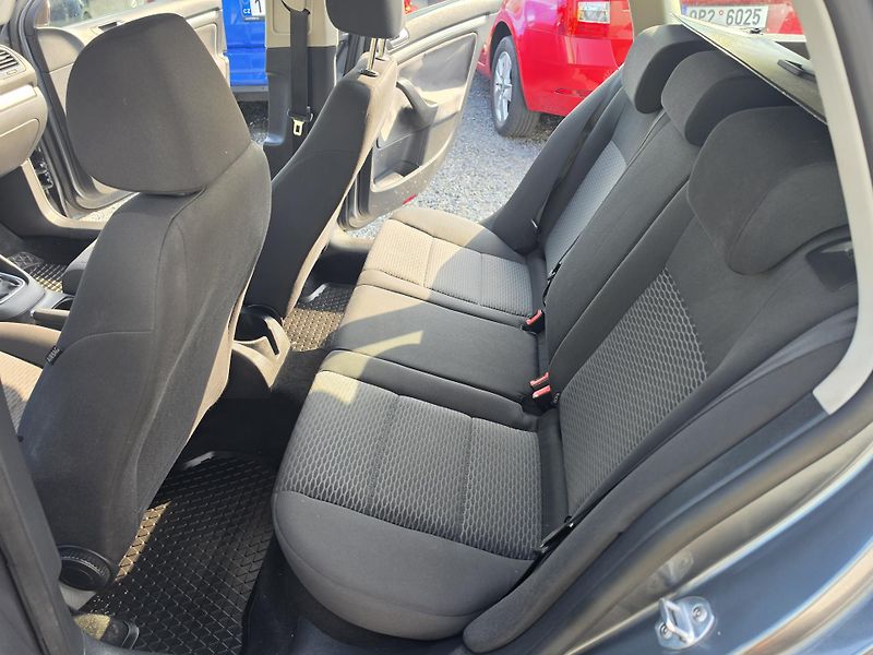 Volkswagen Golf Variant 1.6 TDi  - fotka 8 z 19
