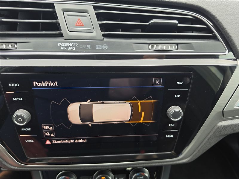 Volkswagen Touran 1,4 TSi 110KW DSG 7 MÍSTNÝ - fotka 52 z 52