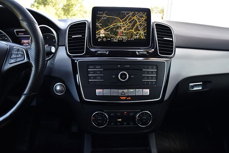 Mercedes-Benz GLE 350 d 4MATIC FACE,NAVI,LED,ČR - fotka 23 z 51