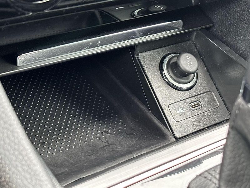 Škoda Superb (2021) Combi 1.4 TSI iV DSG Style - fotka 23 z 31