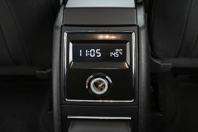 Škoda Superb 2,0 TDI 103 kW Ambition Servis - fotka 21 z 28