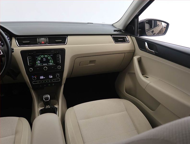 Škoda Rapid (2013) Ambition 1.6 TDI, Navi - fotka 8 z 17