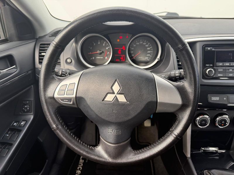 Mitsubishi Lancer 1.6i 86kW LPG - fotka 16 z 28