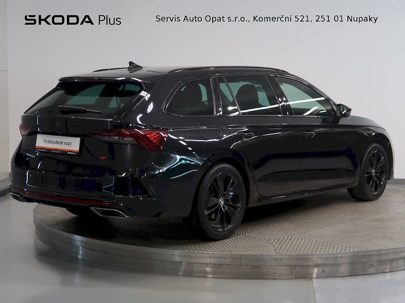 Škoda Octavia (2024) RS 2.0TSI 180KW DSG - fotka 2 z 41