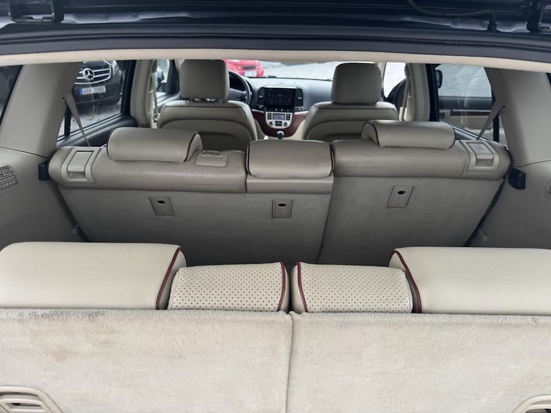 Hyundai Santa Fe (2006) 2.2CRDi,7SEDAČEK - fotka 26 z 39