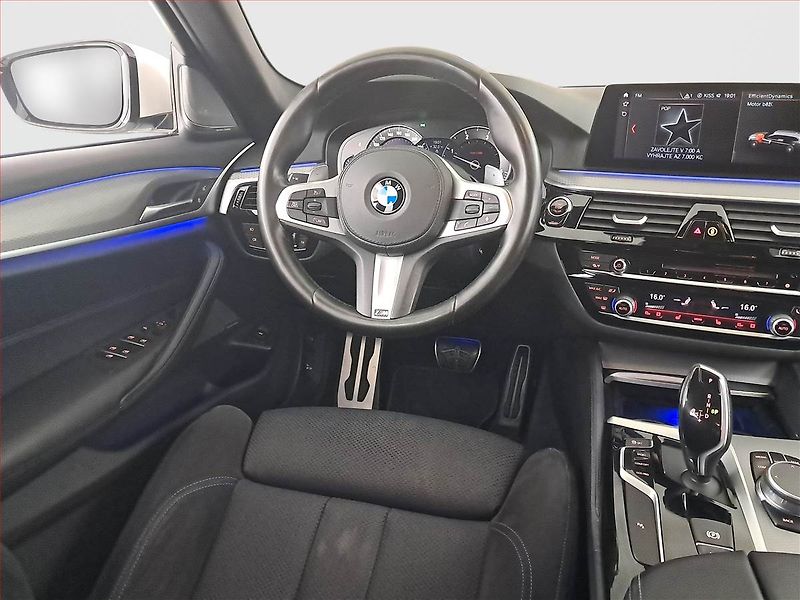 BMW Řada 5 (2019) M Sport 530d xDrive - fotka 7 z 23