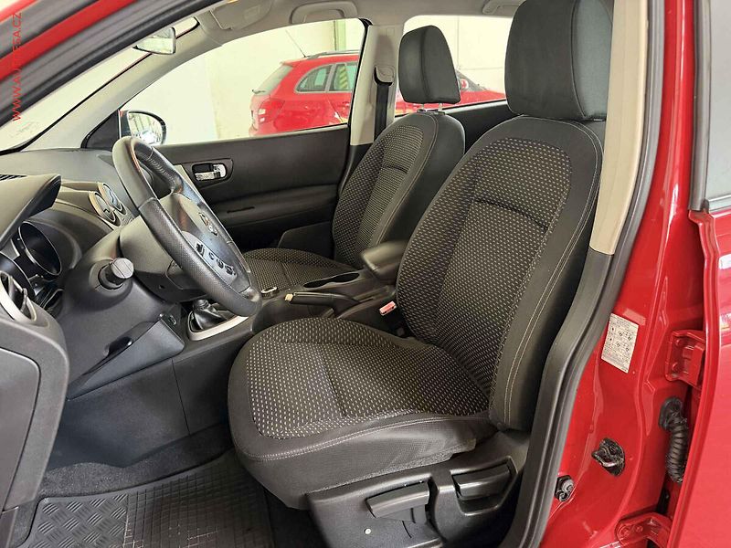 Nissan Qashqai (2008) 2.0dCi 4x4, TZ - fotka 9 z 17