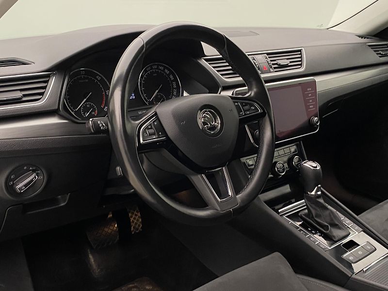 Škoda Superb 2.0TDI 140kW STYLE 4x4 DSG CZ - fotka 18 z 52