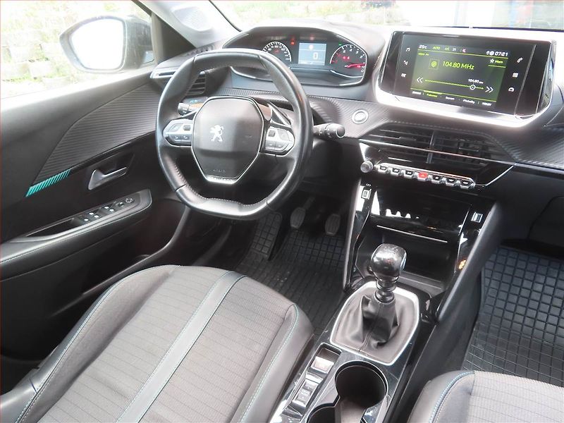 Peugeot 208 (2022) Allure 1.2 PureTech - fotka 7 z 18