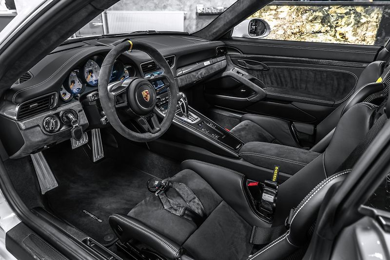 Porsche 911 GT2 RS/WEISSACH/CARBON/MAGNESI - fotka 30 z 48